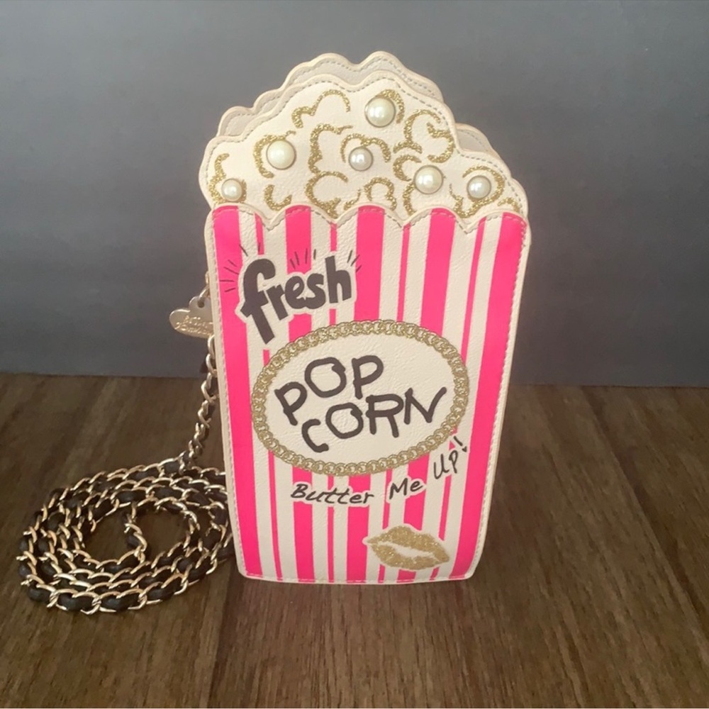 Betsey Johnson pop corn crossbody
